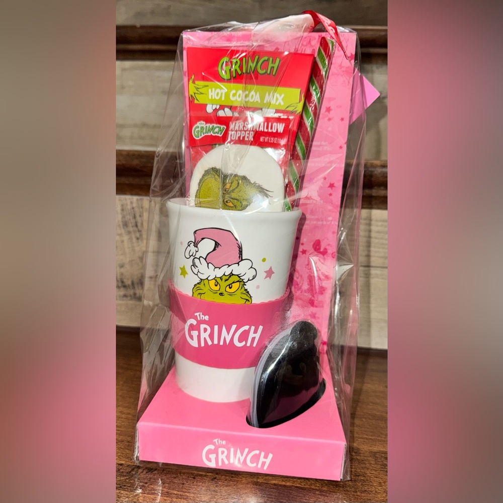 Super Cute 🥰 Dr. Seuss Pink Grinch Mug with Cocoa & marshmallow Topper Gift Set